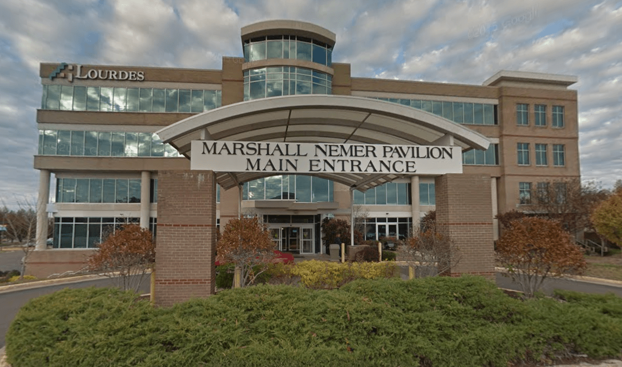 Image representing the entrance to the hospital and the infusion clinic. Includes driveway, covered entrance and doors.